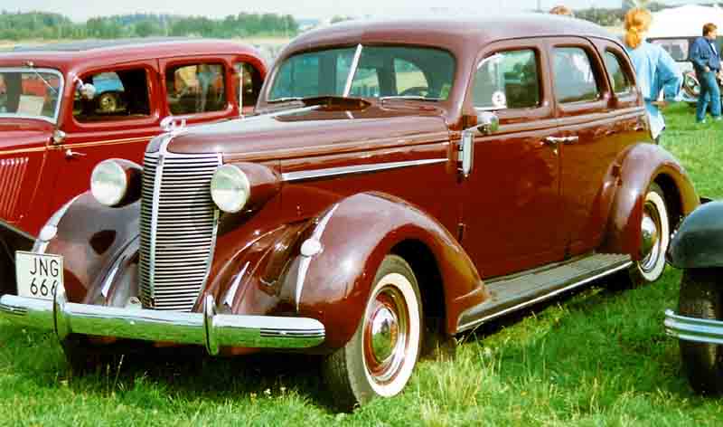 Nash_Ambassador_Six_4-Door_Sedan_1937.jpg